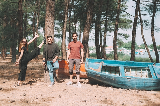 "Η 'Αγνωστη Μάνα": Το νέο βιντεοκλίπ των Greek Natural Videos σε πρώτη προβολή