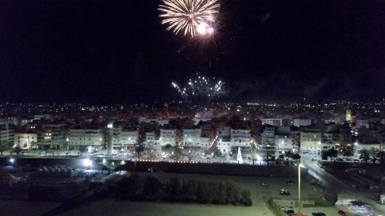 Yποδεχτήκαμε το 2021 με ένα μοναδικό θέαμα πυροτεχνημάτων στον ουρανό της Αλεξανδρούπολης (video)