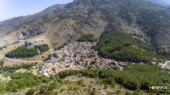 Η Χώρα της Σαμοθράκης από ψηλά.