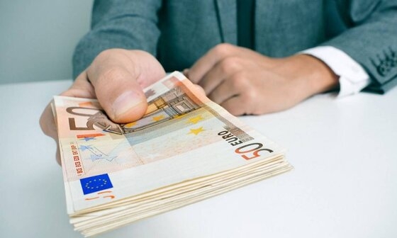 Παράταση των επιδομάτων ανεργίας.