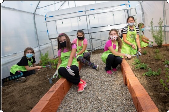 Η σχολική μονάδα των Ριζίων διακρίθηκε στον πυλώνα "Περιβάλλον"και στον πυλώνα "Κοινωνία", κατέκτησε την 1η θέση μετά από την ψηφοφορία του κοινού και απέσπασε και το Βραβείο Δράση