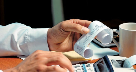 Αναπάντητα τα ερωτήματα για αποδείξεις και συναλλαγές με κάρτες