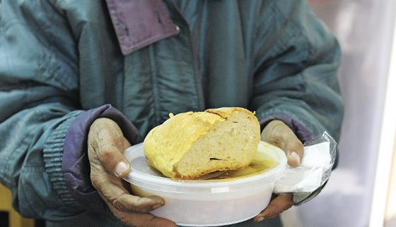 Ο Δήμος και η Ιερά Μητρόπολη Αλεξ/πολης στηρίζουν καθημερινά τους άπορους συμπολίτες μας